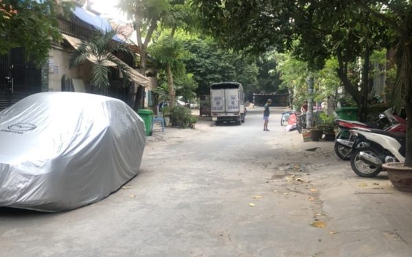 đường trước nhà 4 tầng xvnt