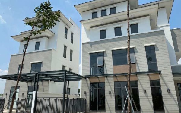 Lavila 2 Kiến Á, căn góc 209m2, 4 tầng, bán gấp