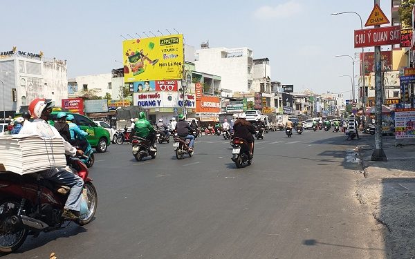 Bán nhà mặt tiền XVNT 4 lầu gần Hàng Xanh, đoạn 2 chiều gái giá 13,5 tỷ