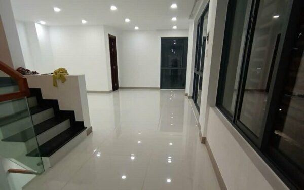 Cho thuê Phố Đông căn góc 170m2 đường 20m chỉ 22tr