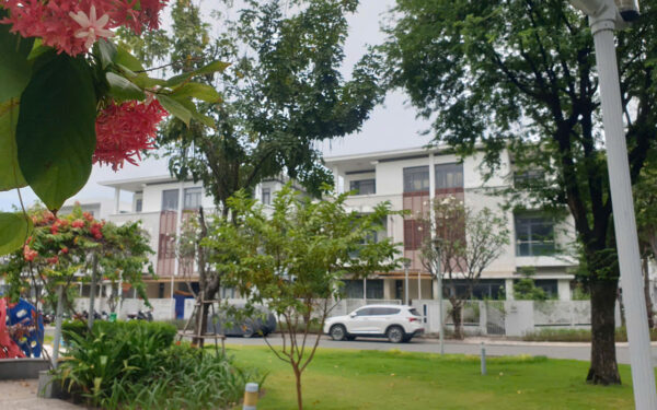 biệt thự view cong viên
